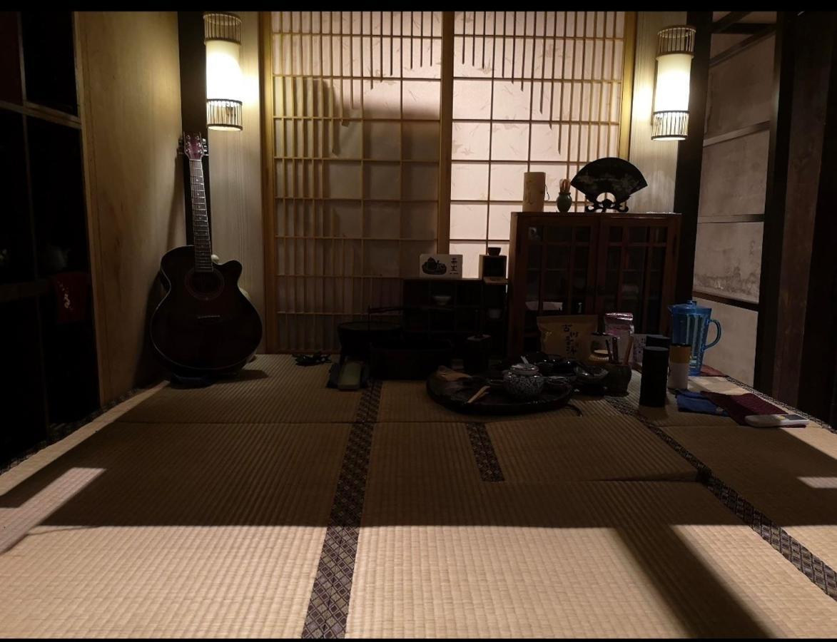 台甕茶室青年旅館 Tai-Wong Tatami Room Hostel Tainan Exteriör bild