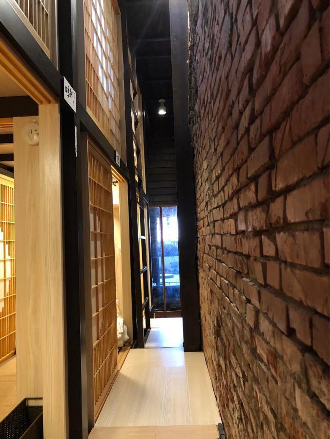 台甕茶室青年旅館 Tai-Wong Tatami Room Hostel Tainan Exteriör bild