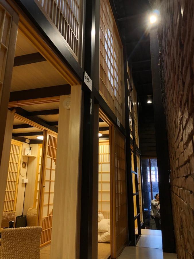台甕茶室青年旅館 Tai-Wong Tatami Room Hostel Tainan Exteriör bild