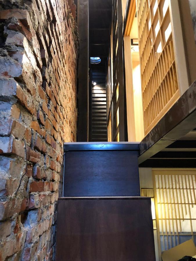 台甕茶室青年旅館 Tai-Wong Tatami Room Hostel Tainan Exteriör bild