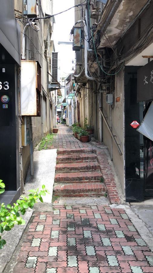 台甕茶室青年旅館 Tai-Wong Tatami Room Hostel Tainan Exteriör bild