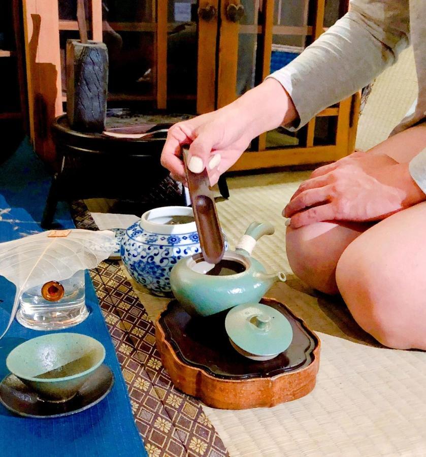 台甕茶室青年旅館 Tai-Wong Tatami Room Hostel Tainan Exteriör bild